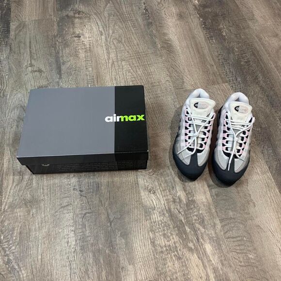 Athletic_Shoes